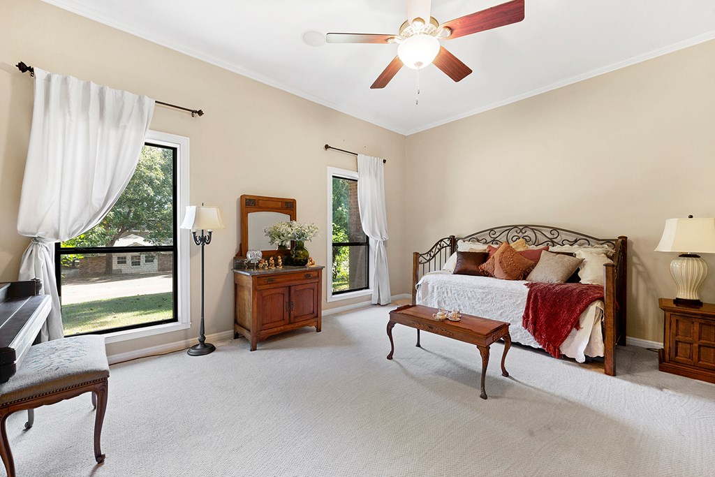 875 Holly Property Photo 8