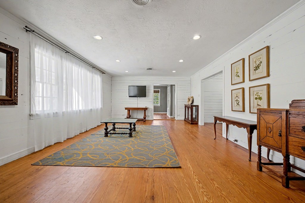 528 Fourth Street Property Photo 4