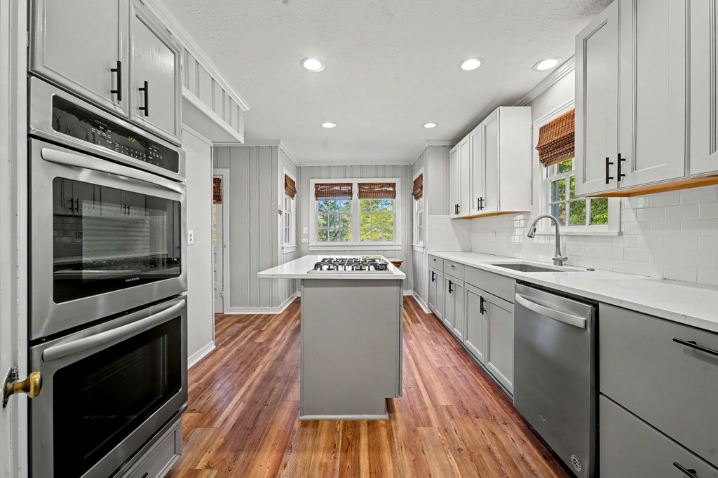 528 Fourth Street Property Photo 5