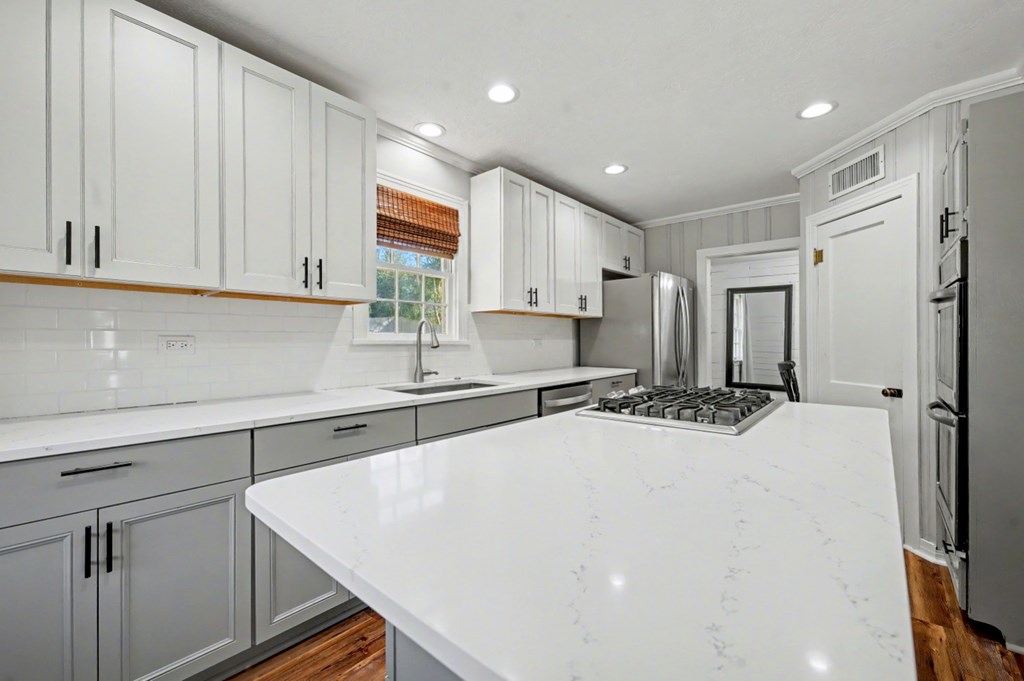 528 Fourth Street Property Photo 6