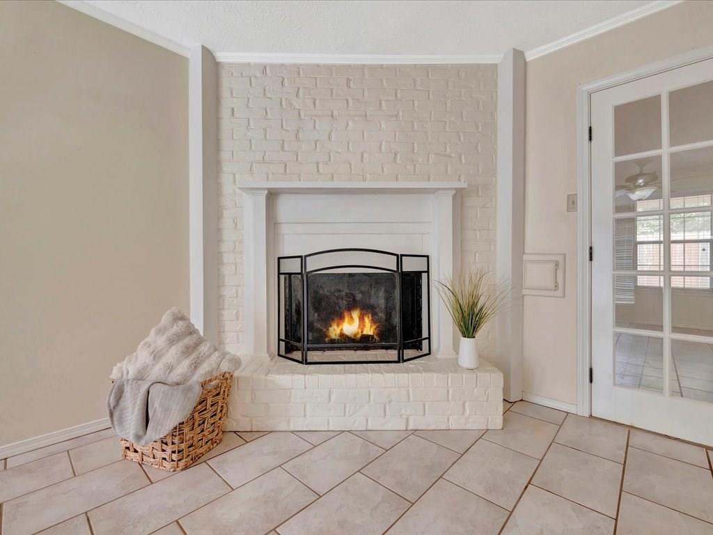 1019 E Austin St