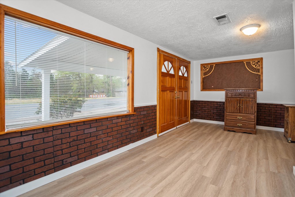 801 Shermell Property Photo 4