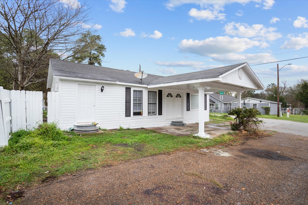 801 Shermell Property Photo 2