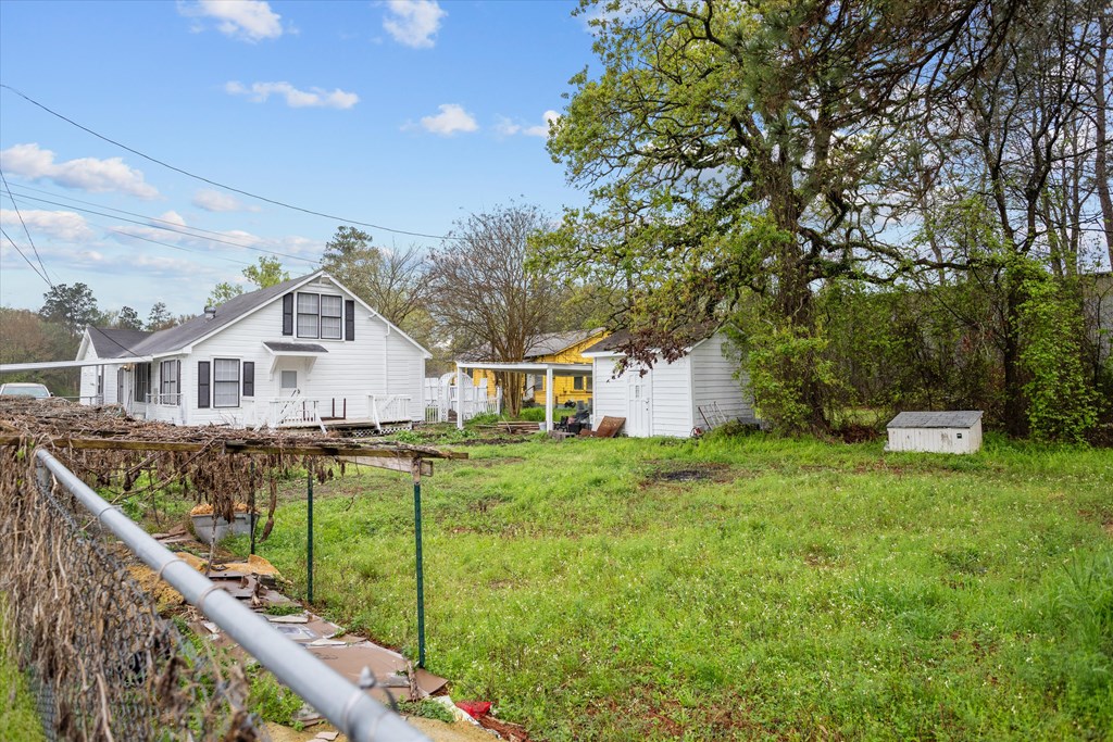 801 Shermell Property Photo 3