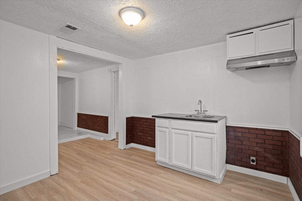 801 Shermell Property Photo 7