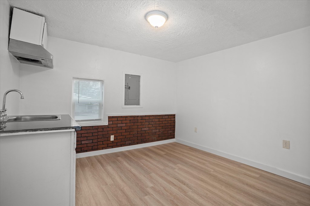 801 Shermell Property Photo 8