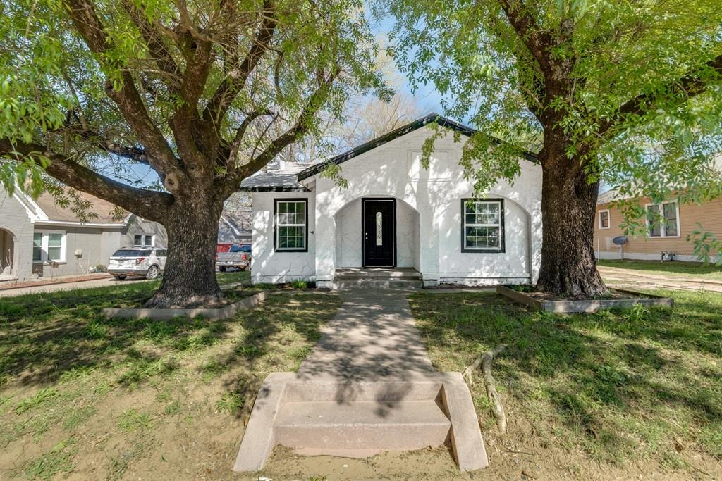 1106 W Rusk St Property Photo 1