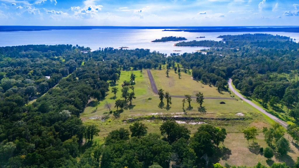 2851 Private Road Property Photo 3