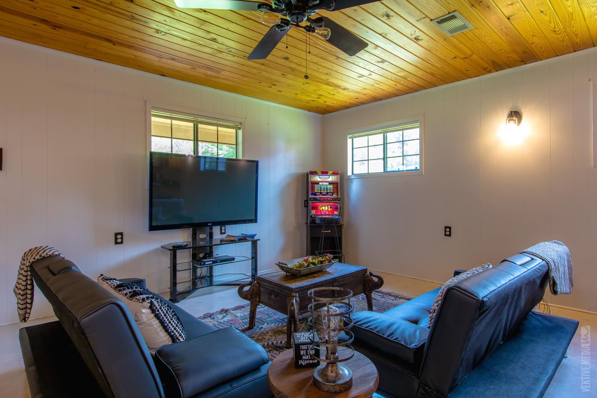 273 Moss Property Photo 5