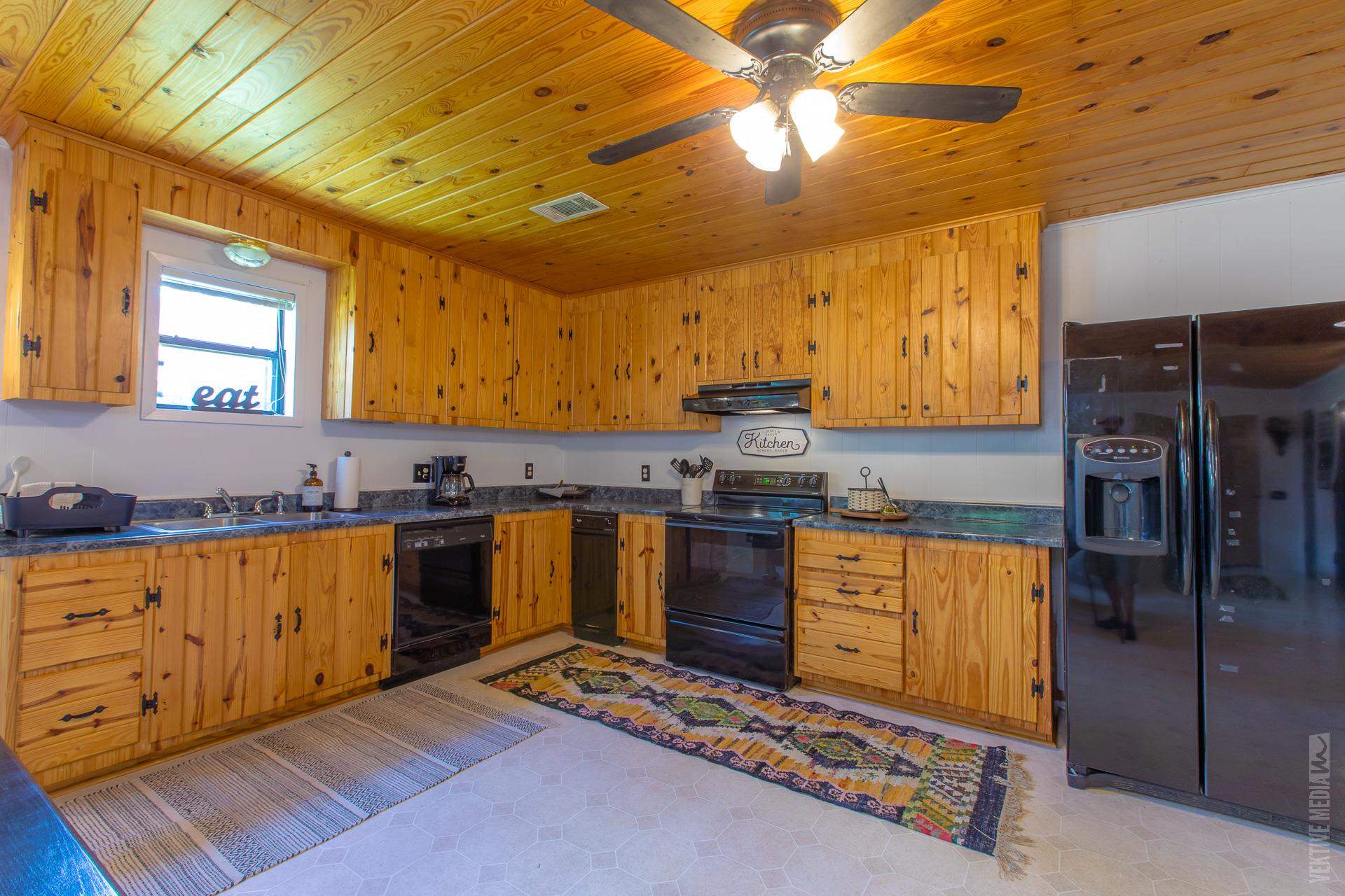 273 Moss Property Photo 7