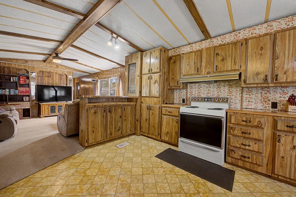 142 Roadrunner Drive Property Photo 1