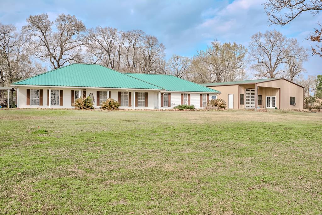 561 Cr 3558 Property Photo 1