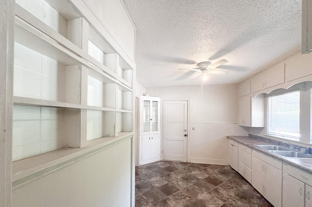 611 Park Lane Property Photo 20