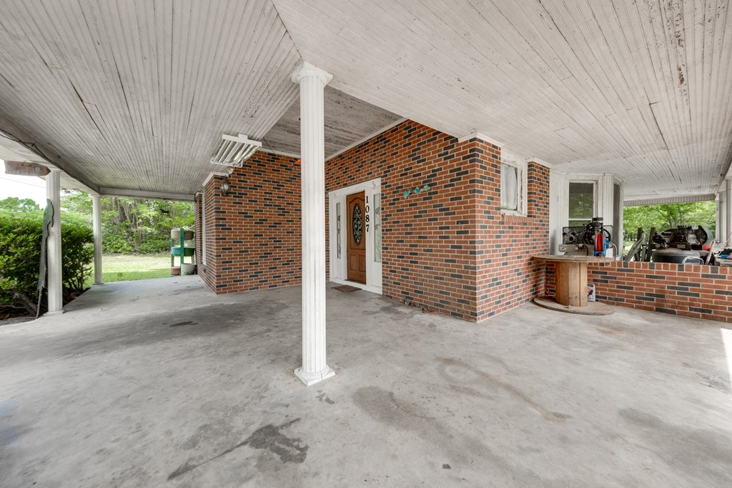 1087 Fm 23w Property Photo 4