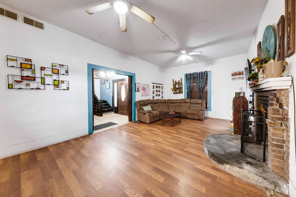 1087 Fm 23w Property Photo 7