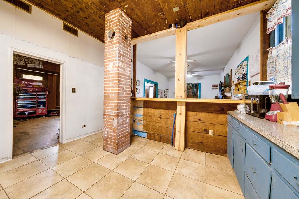 1087 Fm 23w Property Photo 14