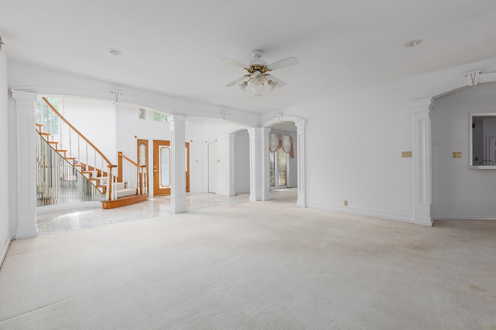 555 Willow Property Photo 8