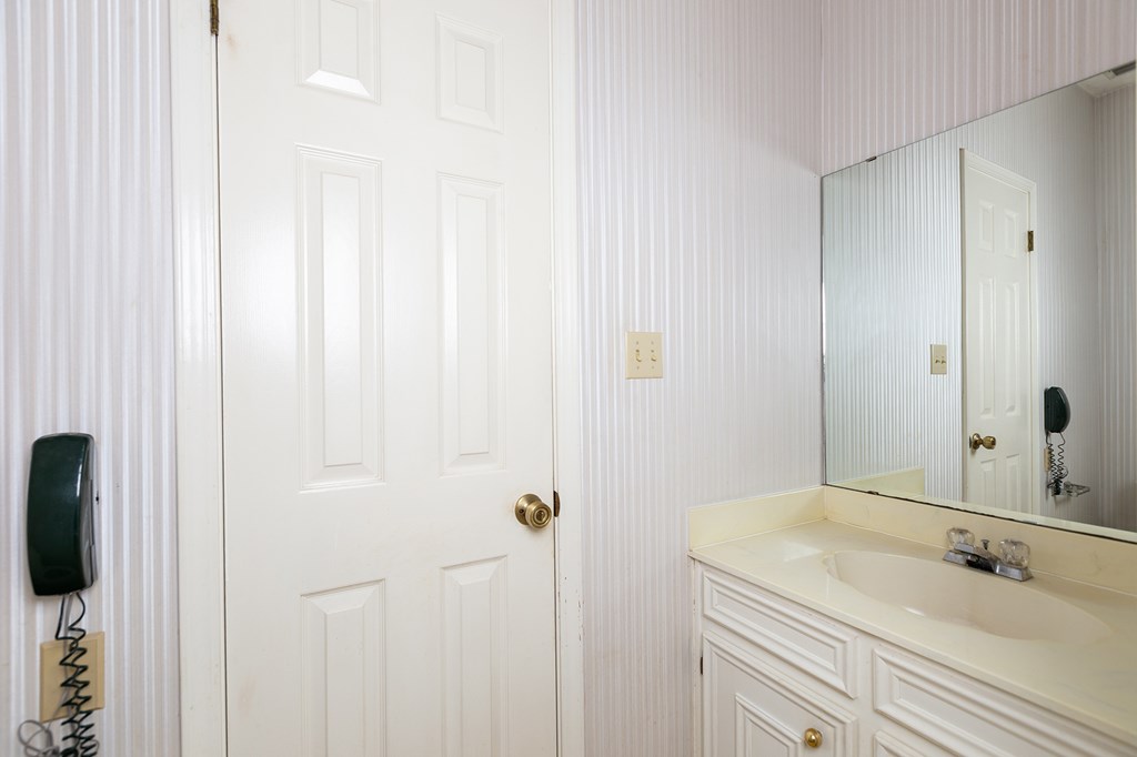 555 Willow Property Photo 17