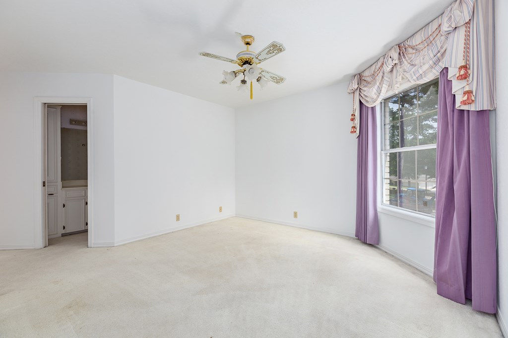 555 Willow Property Photo 32
