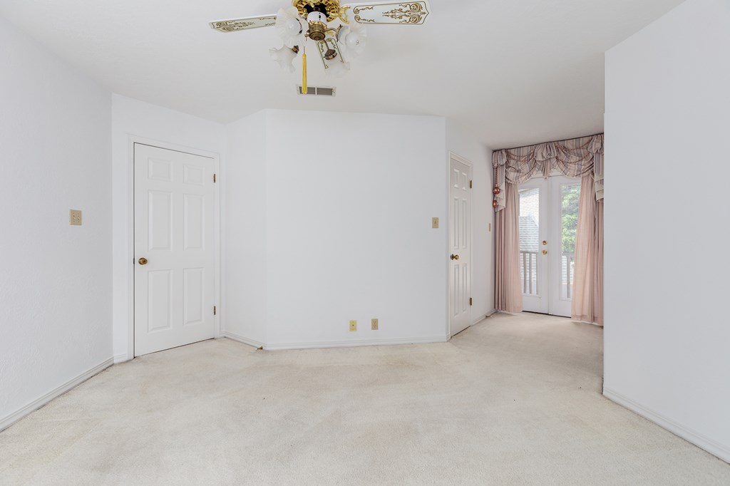 555 Willow Property Photo 34