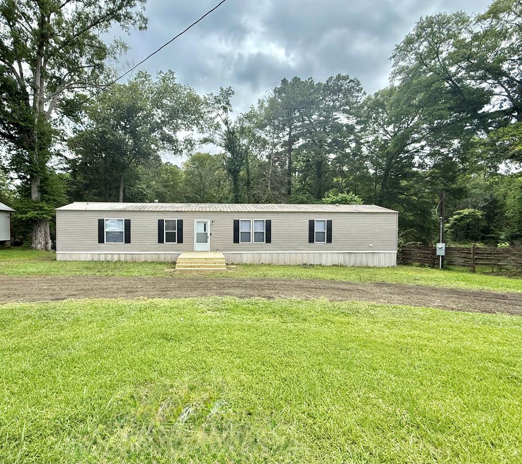 715 Beckcom Road Property Photo 1
