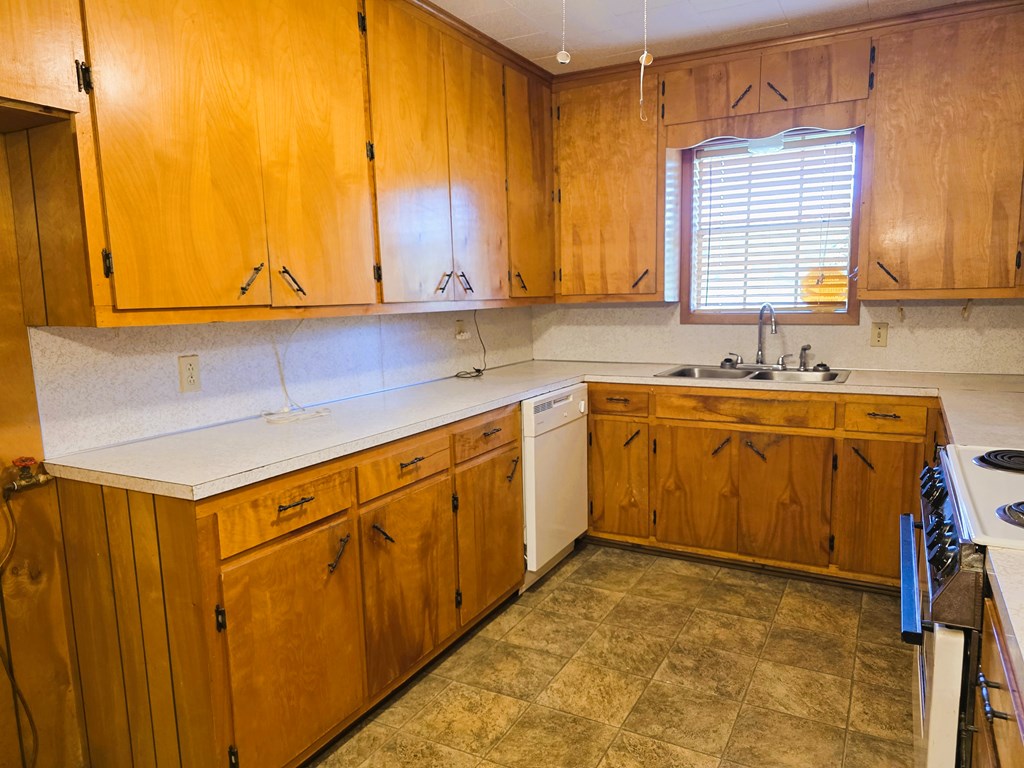 8081 Fm 256 Property Photo 19