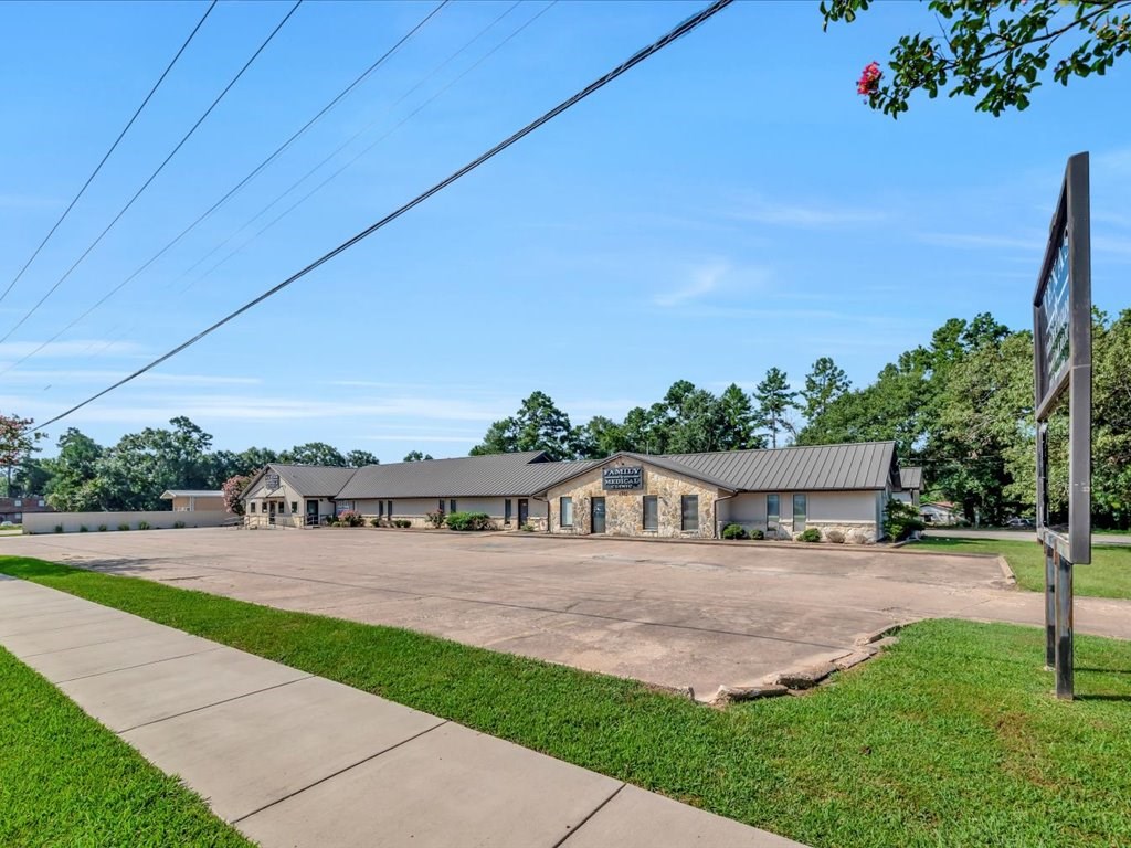 1702 Denman Avenue Property Photo 5