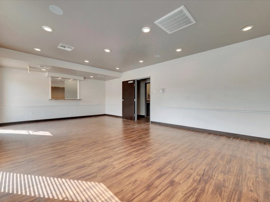 1702 Denman Avenue Property Photo 9
