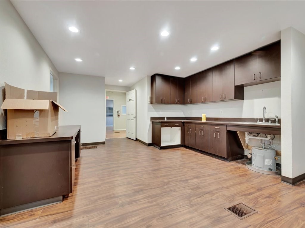 1702 Denman Avenue Property Photo 24