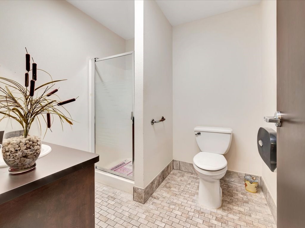 1702 Denman Avenue Property Photo 27