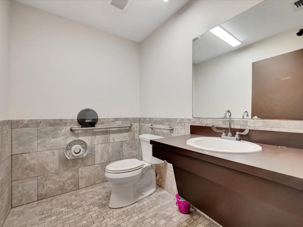 1702 Denman Avenue Property Photo 33