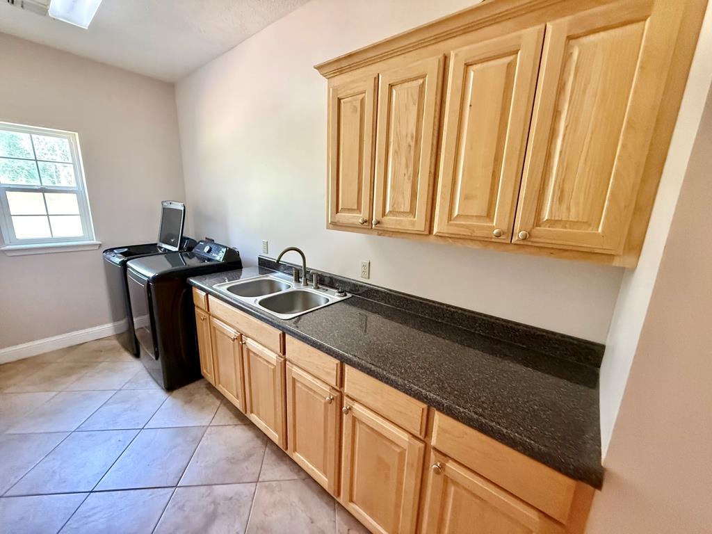 900 Tom Low Rd Property Photo 25