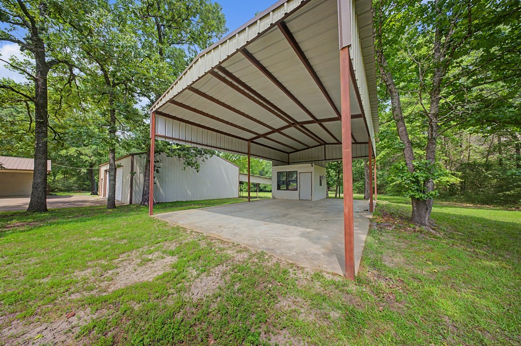 825 Mount Carmel Rd Property Photo 4