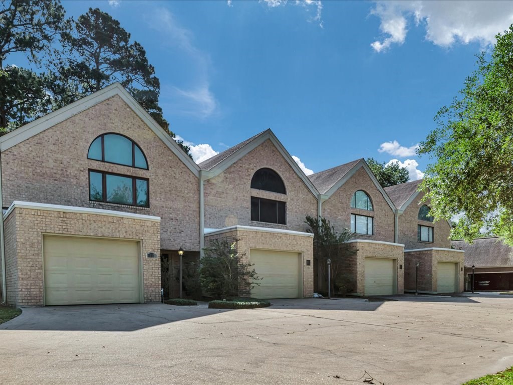 313 Winged Foot Drive Property Photo 4