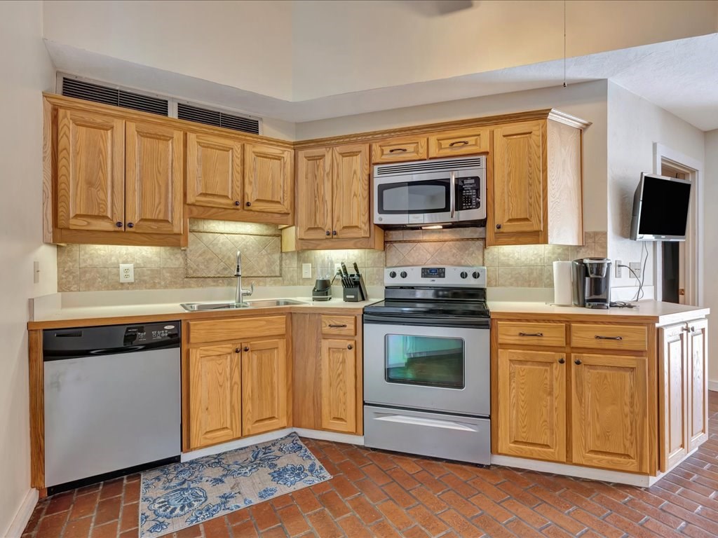 313 Winged Foot Drive Property Photo 12