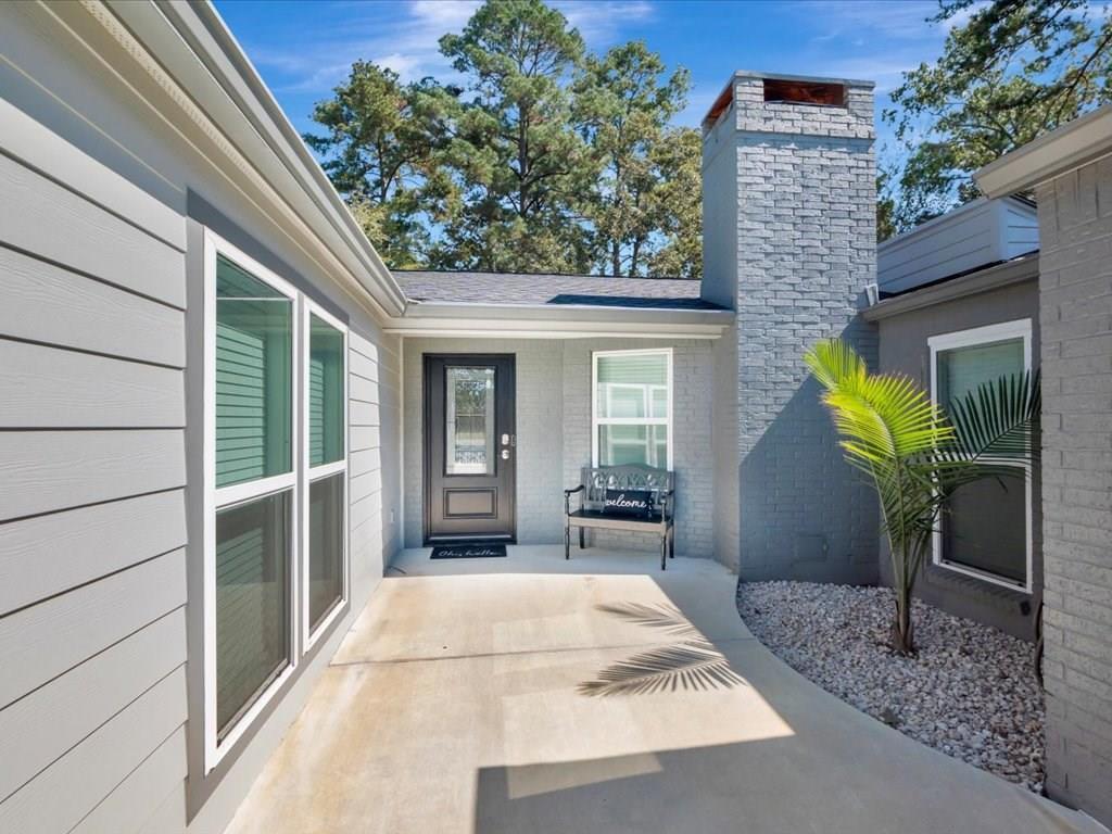 5 Colonial Court Property Photo 1