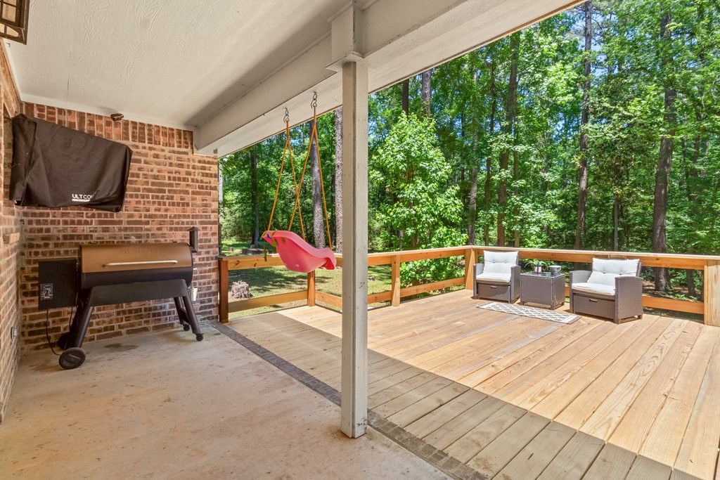 412 Commodore Drive Property Photo 8