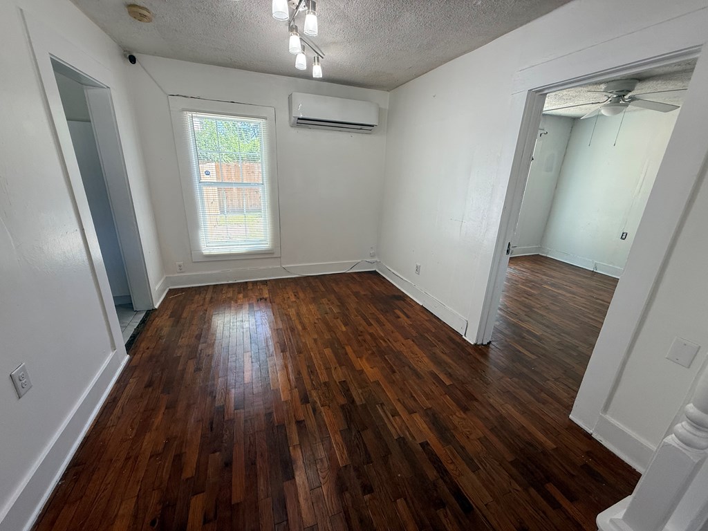 905 Hylane Property Photo 3