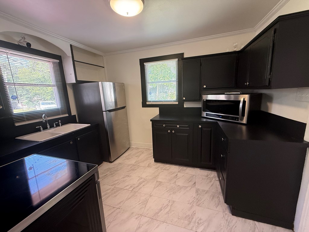 905 Hylane Property Photo 6