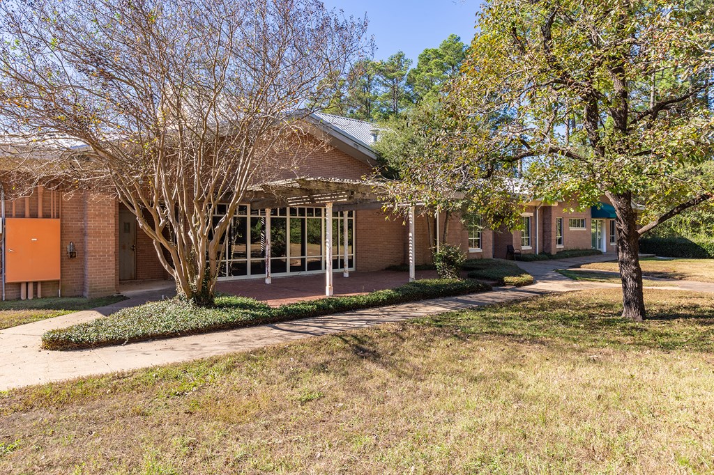 951 E Loop 304 Property Photo 26
