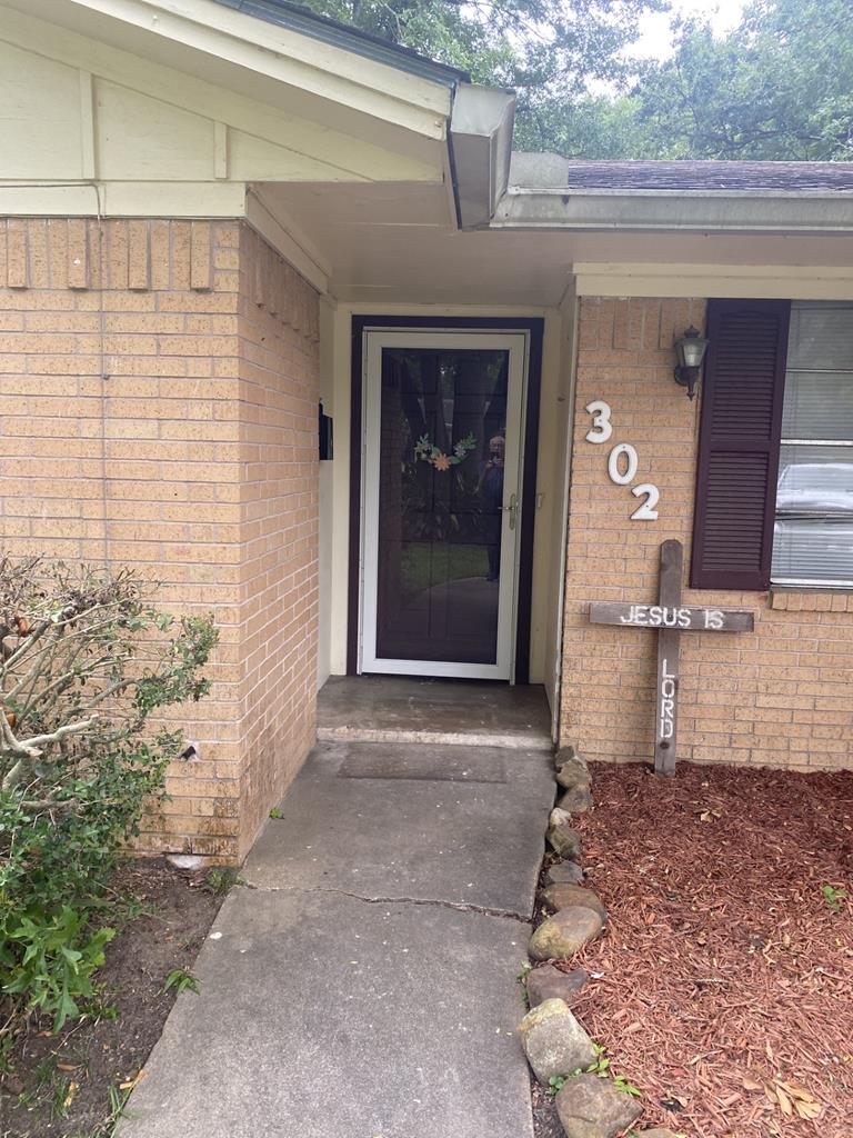 302 Cunningham Drive Property Photo 2