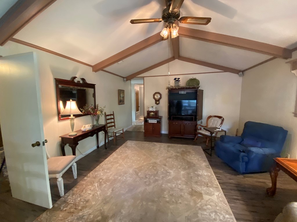 302 Cunningham Drive Property Photo 4