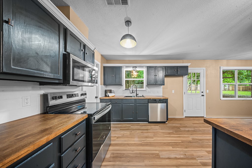 1504 Spruce Property Photo 8