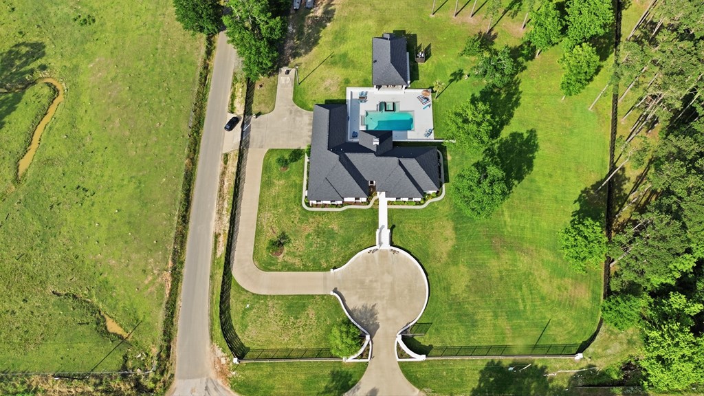 103 Holly Property Photo 2
