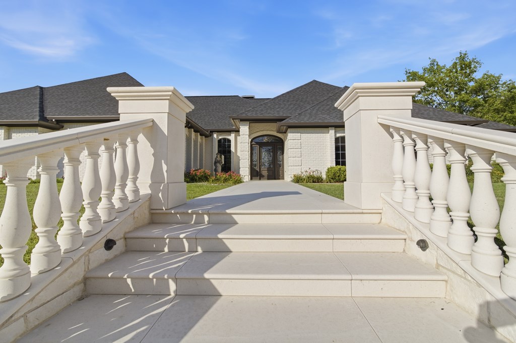 103 Holly Property Photo 3