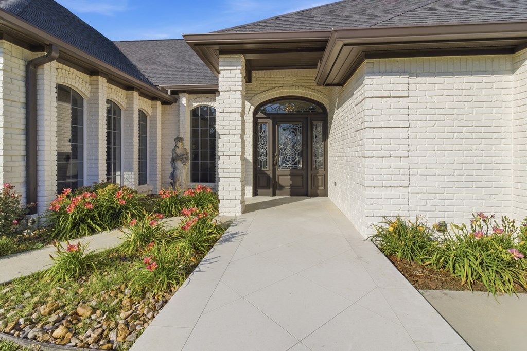 103 Holly Property Photo 4