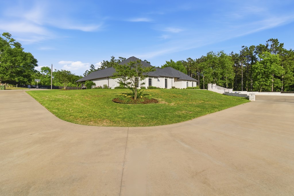 103 Holly Property Photo 6
