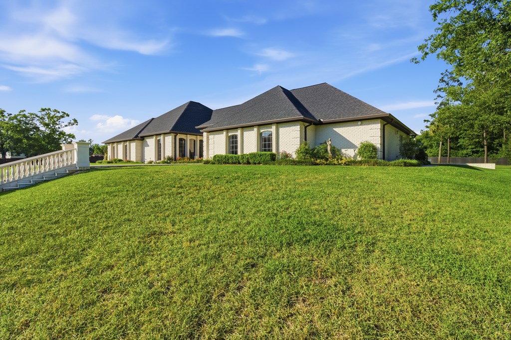 103 Holly Property Photo 7