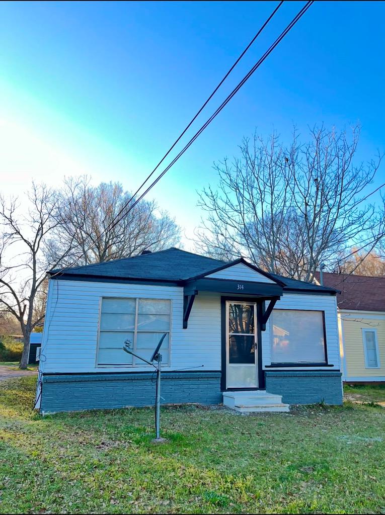 314 Logansport Street Property Photo 1