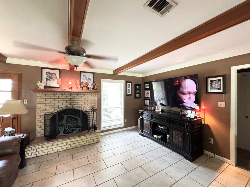 208 Robinhood Property Photo 4